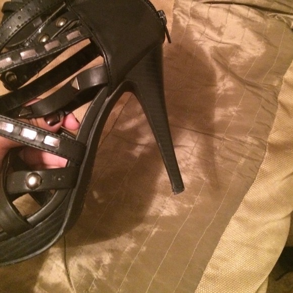 Heels - Picture 3 of 3