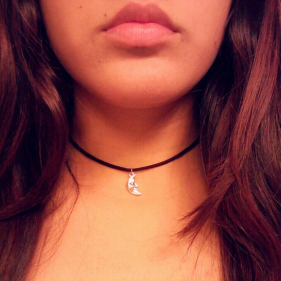 90's Moon Choker