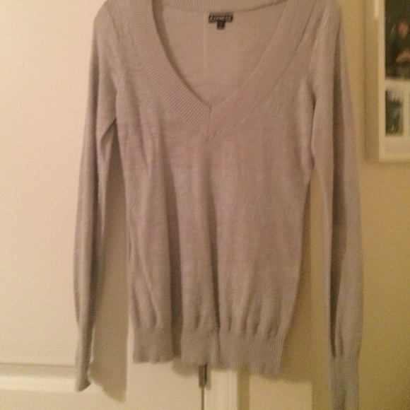 Gray long sleeve shirt
