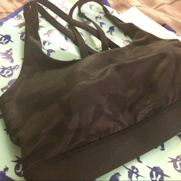 Lululemon energy bra size 4 nwt ⭐️sold out ⭐️ - Picture 2 of 3