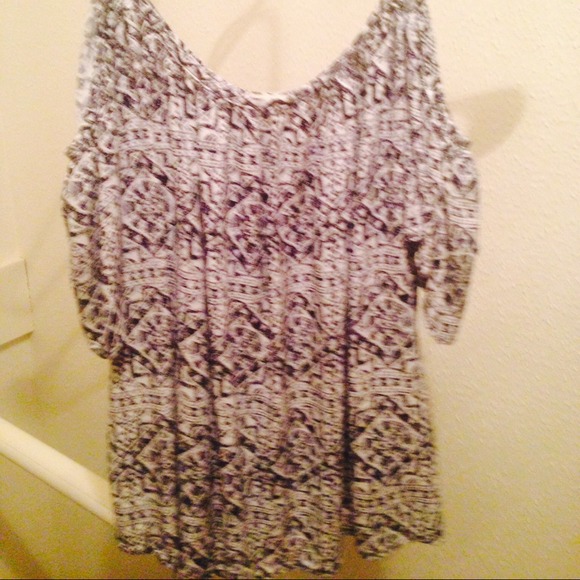 Off shoulder shirt