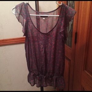 Grey and pink flowered shirt with ruffled sleeves