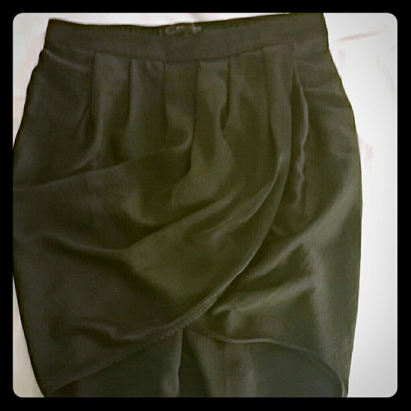 DISCOUNTED Super cute Bcbg tulip black silky skirt