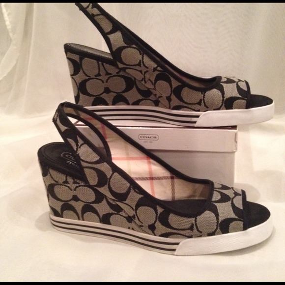 Coach Sydney Signature Twill Heels - Picture 2 of 4