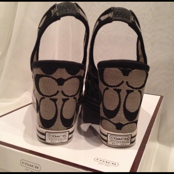 Coach Sydney Signature Twill Heels - Picture 3 of 4