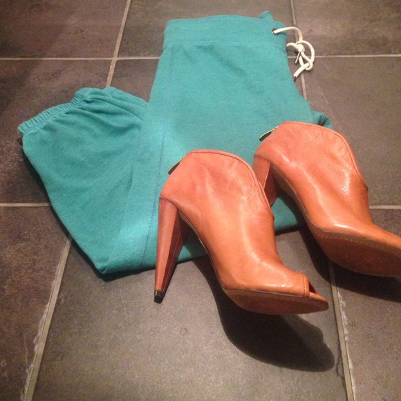 Turquoise Capri Sweats - Picture 1 of 3