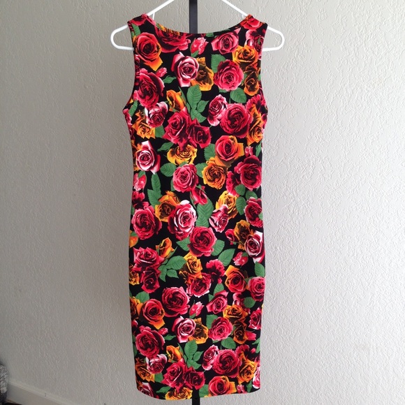 🔴SOLD🔴Floral bodycon sleeveless midi dress - Picture 2 of 3
