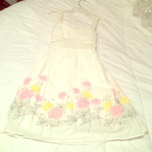 White sundress - Picture 1 of 2