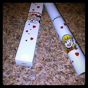 MAC Archie's Girl BLACK MASCARA WITH BOX