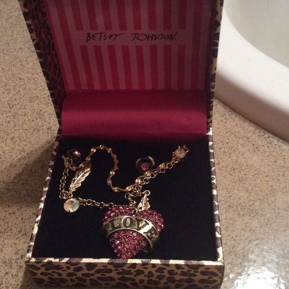 Betsey johnson Lady Luck crystal heart necklace