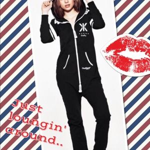 OnePiece© Jumpsuit in College 48 Style 🇬🇧✈️❄️⛄️