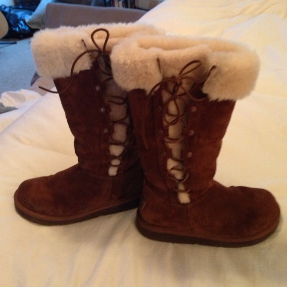 UGG brown boots-size 6
