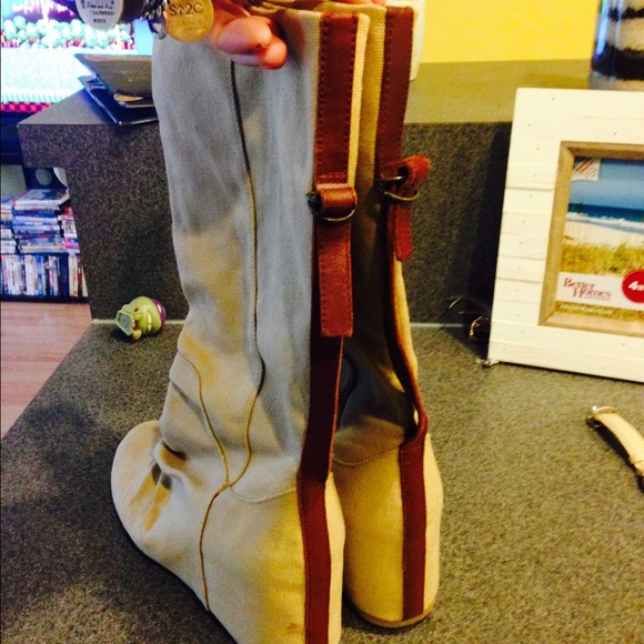 Boots - Picture 3 of 4