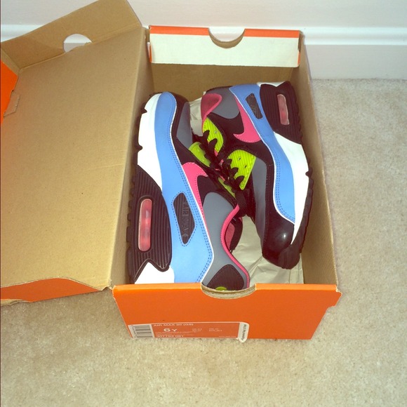 Nike Air Max 90 gs size 6y