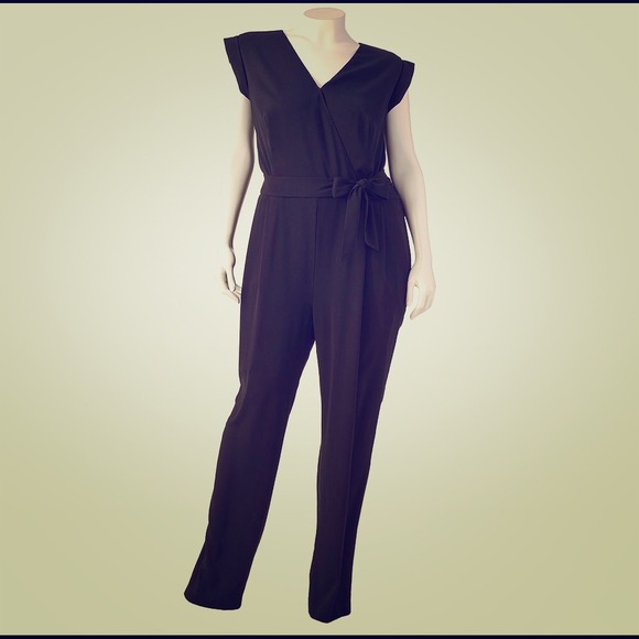 Jennifer Lopez Black Pant suit