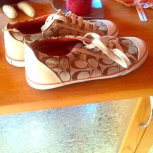 Authentic coach sneakers size 8!!
