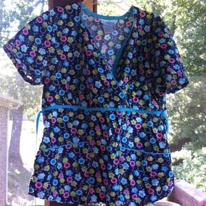 Bundle for lmdude. Floral scrub top