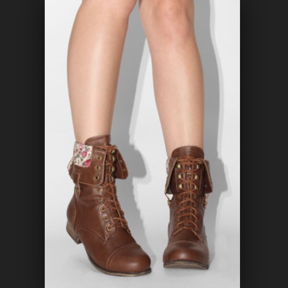 Combat shoes in chesnut