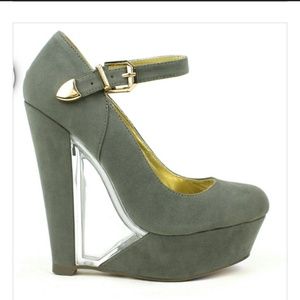 Glassy Gray Wedge