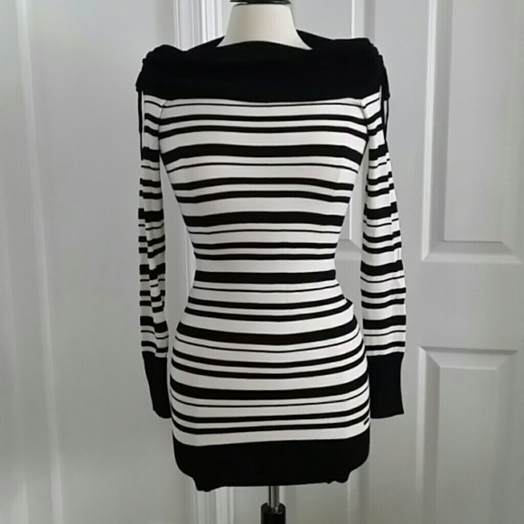**RESERVED*** Guess sweater