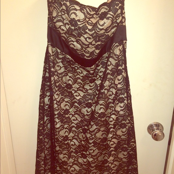 ✨PRICE DROP!! ✨White House Black Market lace dress