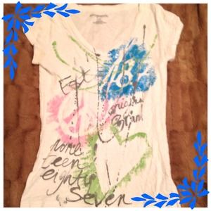 Aeropostale White T-Shirt with Unique Print