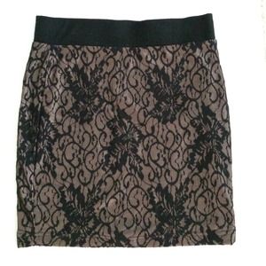 Lace skirt