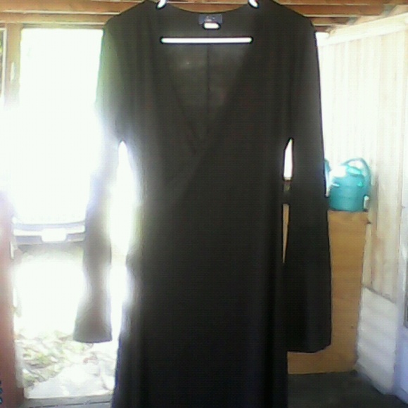 Gorgeous! Black dress w/ hippie velvet sleeves!