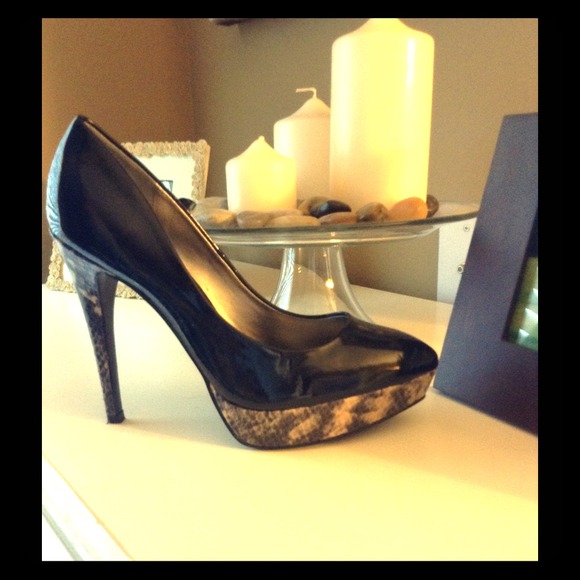 Guess black and snake skin heels