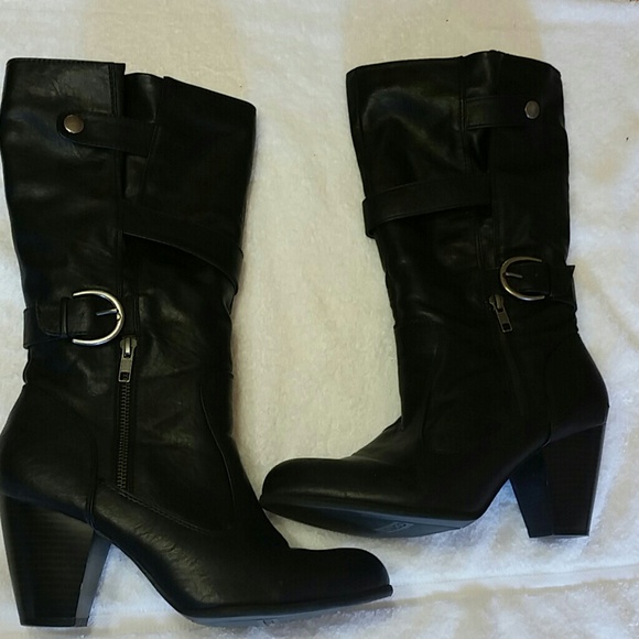 Black buckle boots