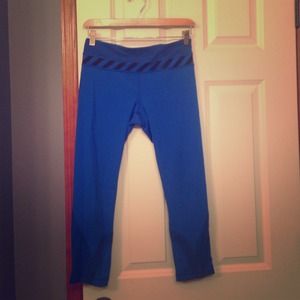Runner crop electric blue