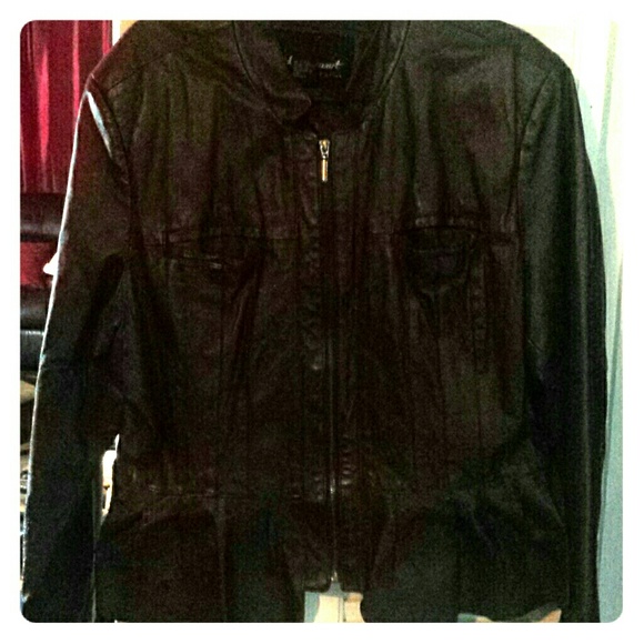 BLOWOUT SALE $75 100% leather dark brown jacket!