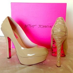 Betsey Johnson corseted platform pump