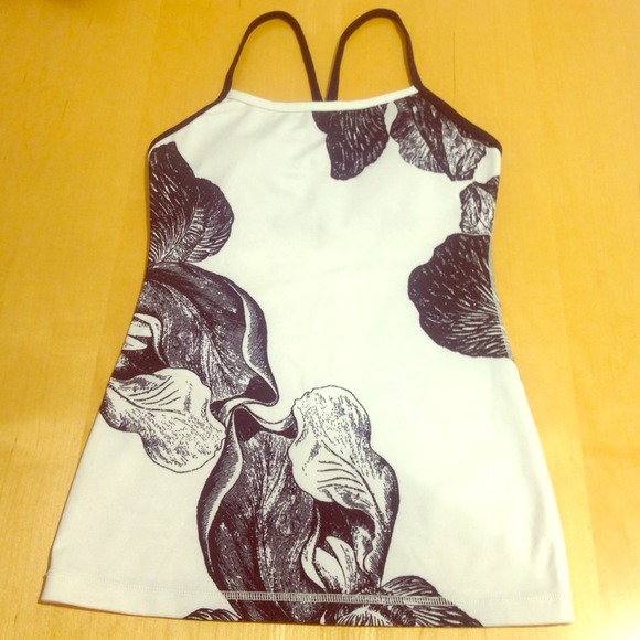 lululemon athletica Tops - Sale!🎉Final price-Lululemon blk n wht floral top!