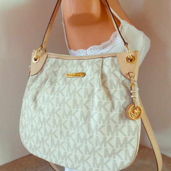 *****SOLD****Michael Kors convertible bag