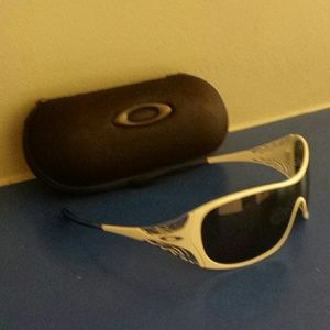Oakley sunglasses barely worn