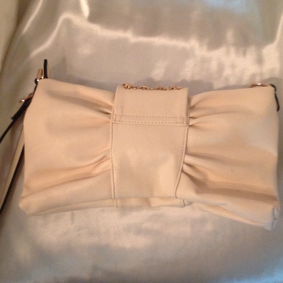 Gorgeous Jeweled Embellished Ivory Clutch Bag - Picture 2 of 3