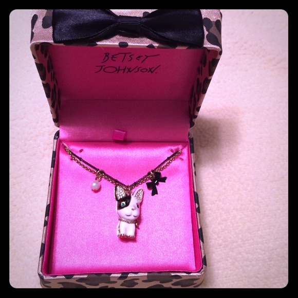 Betsey Johnson necklace - Picture 1 of 3