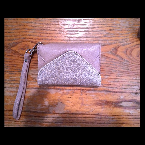 Aldo wristlet