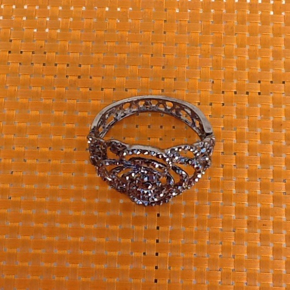 Flower Cuff bracelet - Picture 4 of 4