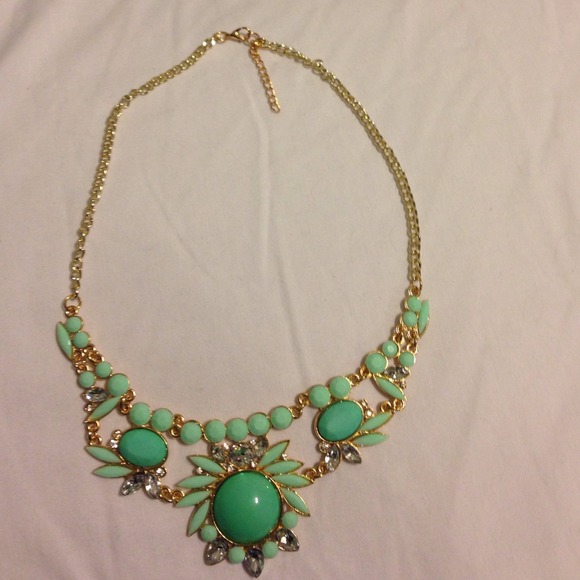 🎉GIFTED🎉statement necklace💕 - Picture 2 of 3