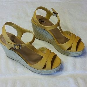 Mustard yellow wedges by Mudd