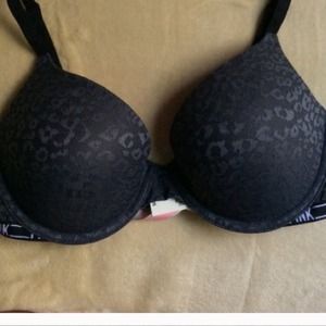 VS PINK Leopard Lace Push Up