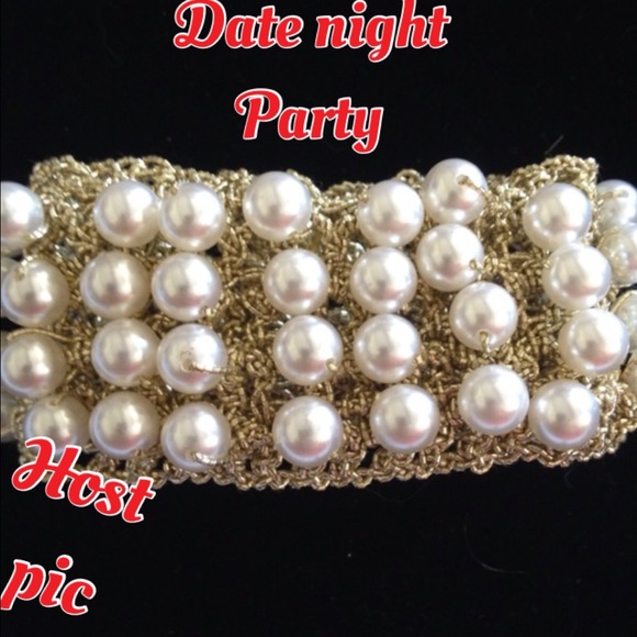 handmade vintage Jewelry - HP❤ Vintage stretch gold and pearl bracelet