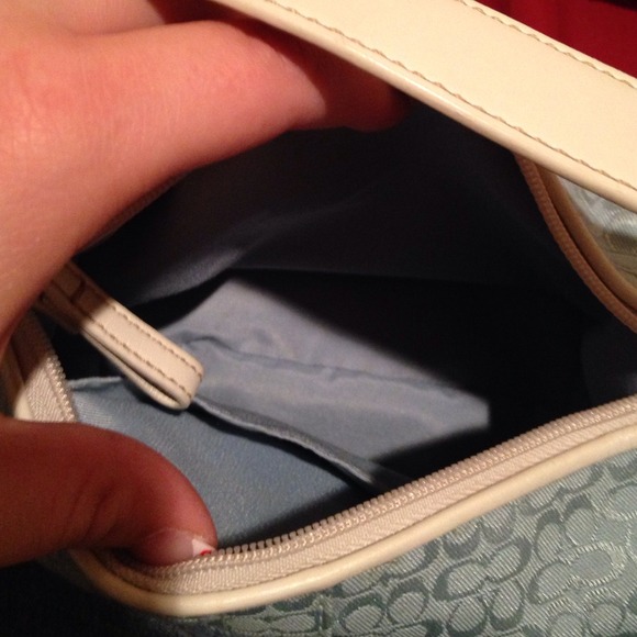 NEED GONE! Blue coach hand bag - Picture 3 of 3