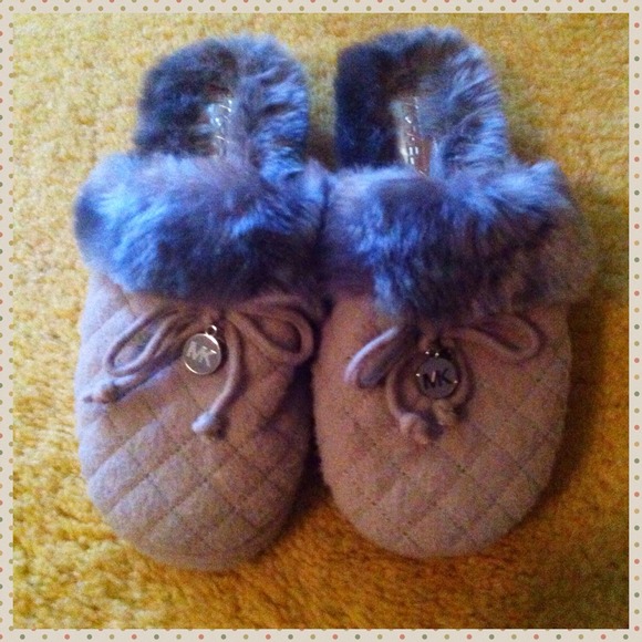Michael Kors Slippers ❤️SOLD❤️