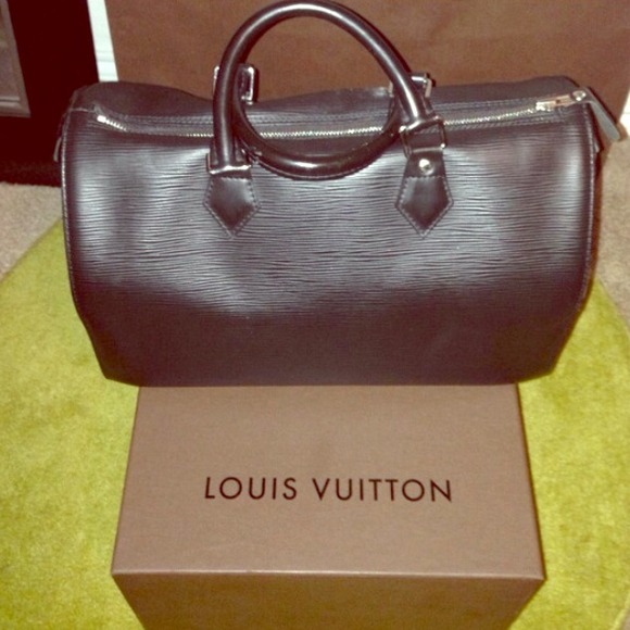 ⛔️SOLD⛔️ Authentic Louis Vuitton Epi Speedy 30
