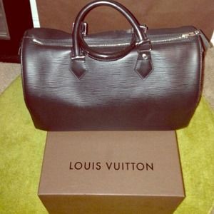 ⛔️SOLD⛔️ Authentic Louis Vuitton Epi Speedy 30