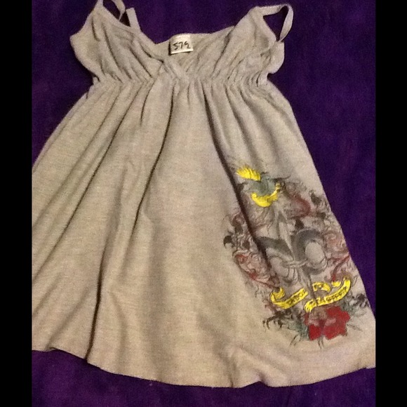 Grey tank with design