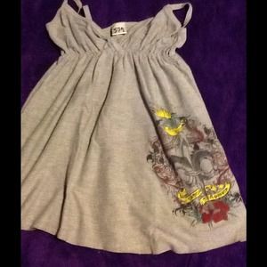 Grey tank with design